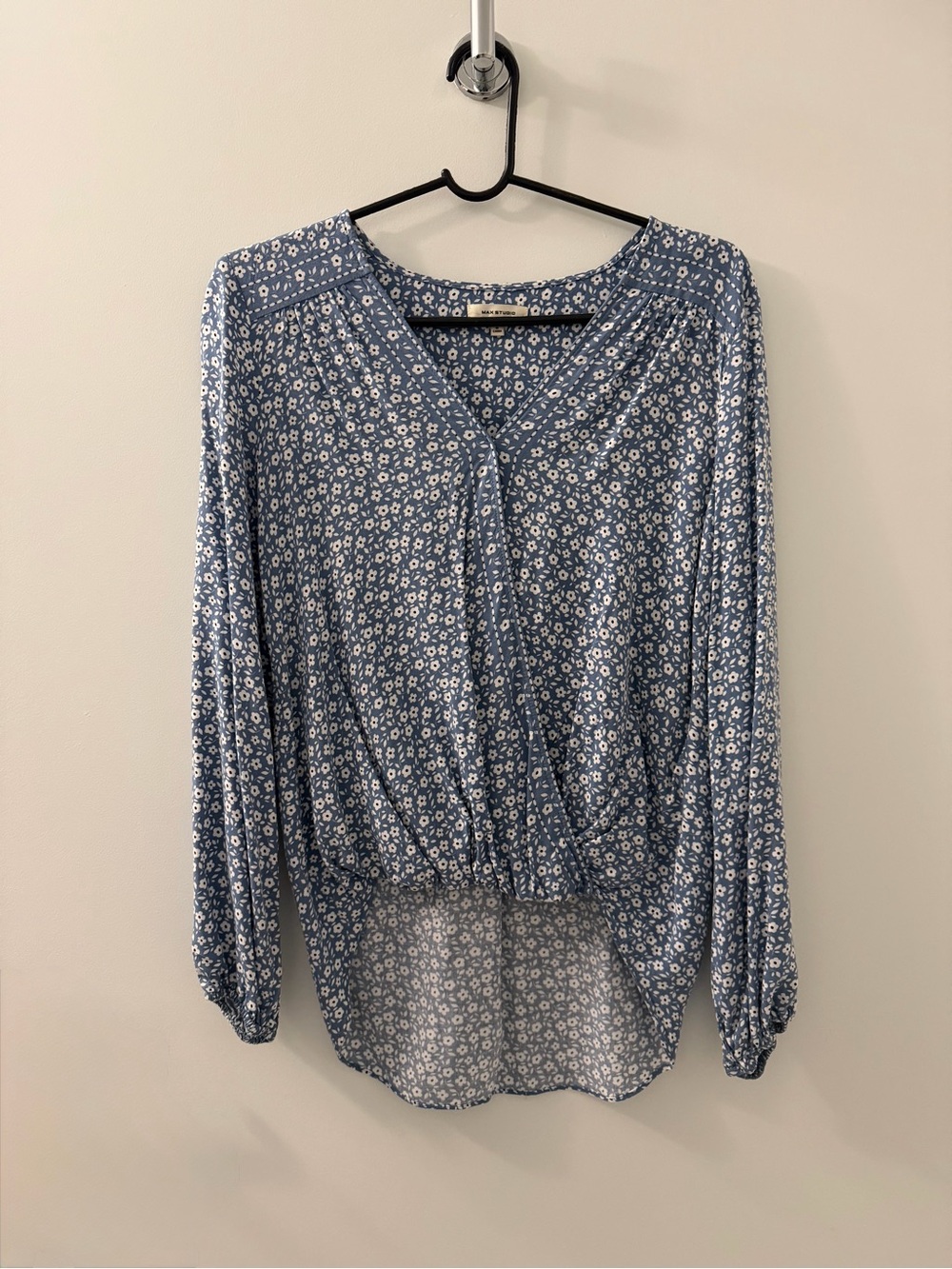Max Studio Womens Small Blue White Floral Faux Wrap Rayon Blouse Long Sleeve
